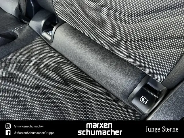 Mercedes-Benz GLB view 13
