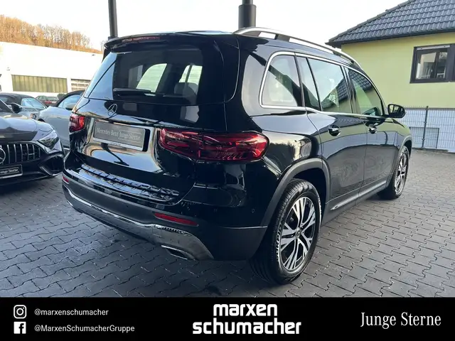 Mercedes-Benz GLB view 4