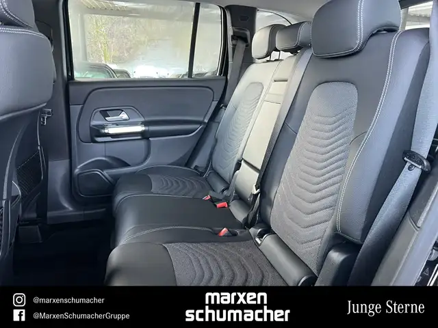 Mercedes-Benz GLB view 11