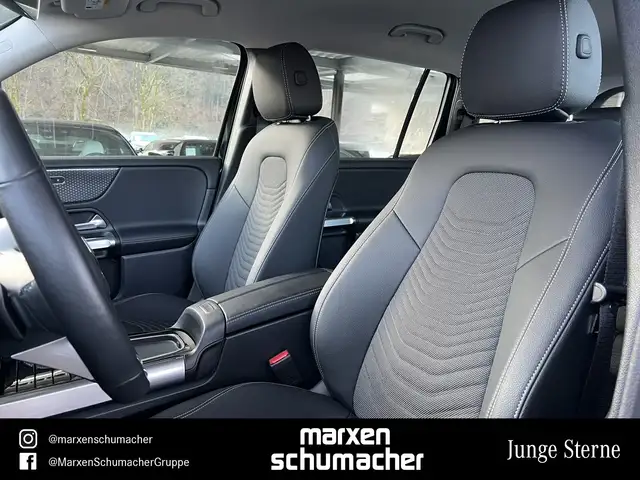 Mercedes-Benz GLB view 10