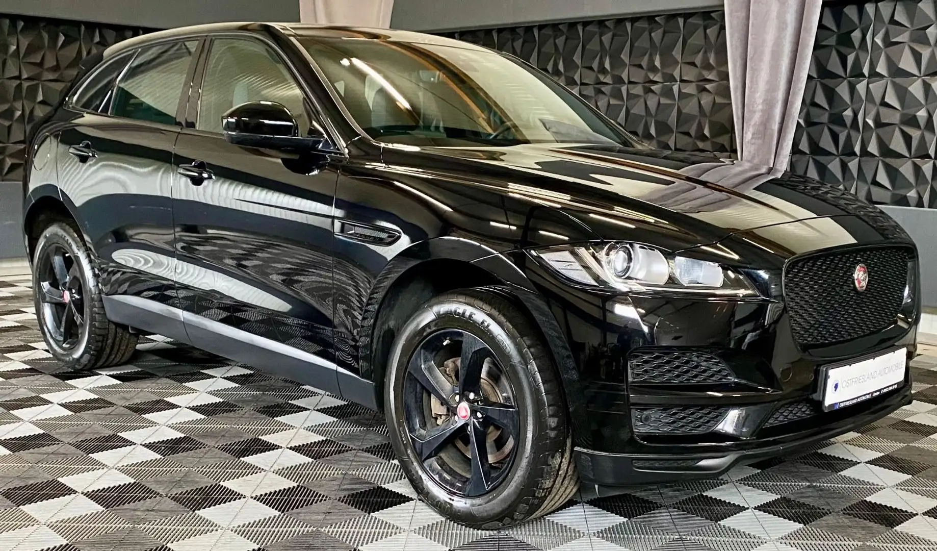 Jaguar F-Pace Pure AWD, Navigation, Sitzheizung, 1 Hand Czarny - 1