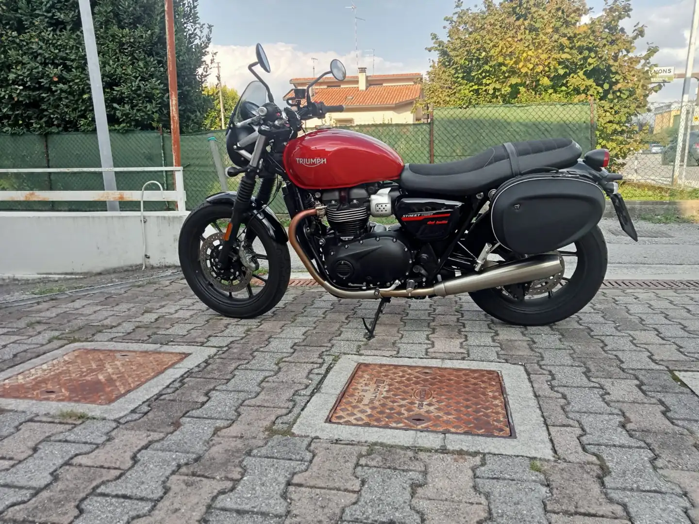 Triumph Street Twin Rojo - 1