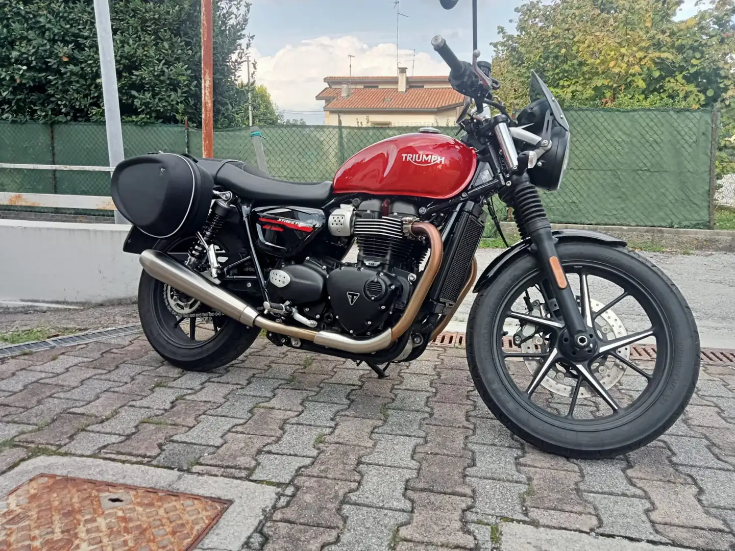 Triumph Street Twin Rojo - 2