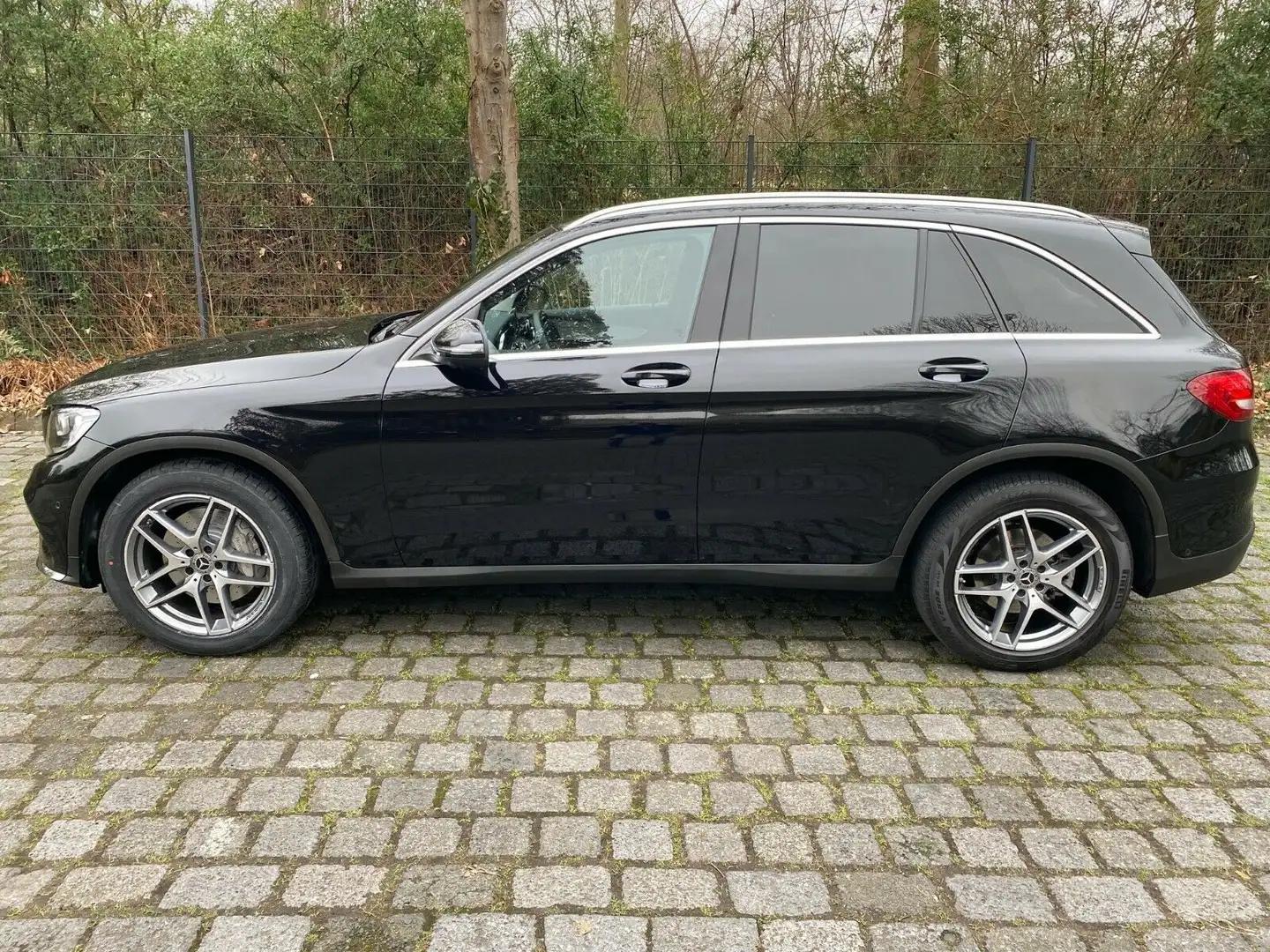 Mercedes-Benz GLC 350 d 4Matic*Navi*Klima*360Kamera*AMG-Line Schwarz - 2