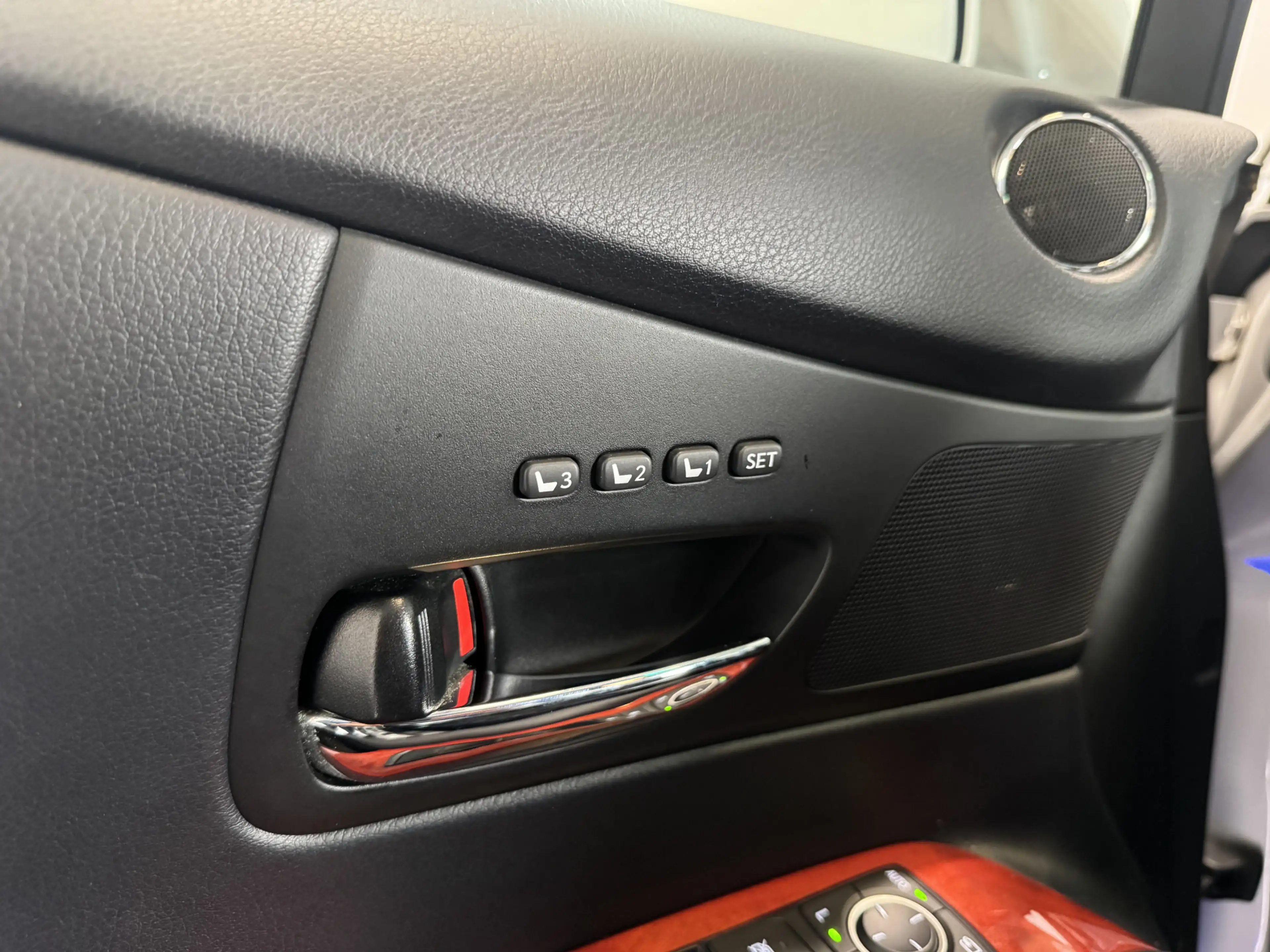 Lexus RX 450h 4WD Executive — photo 8