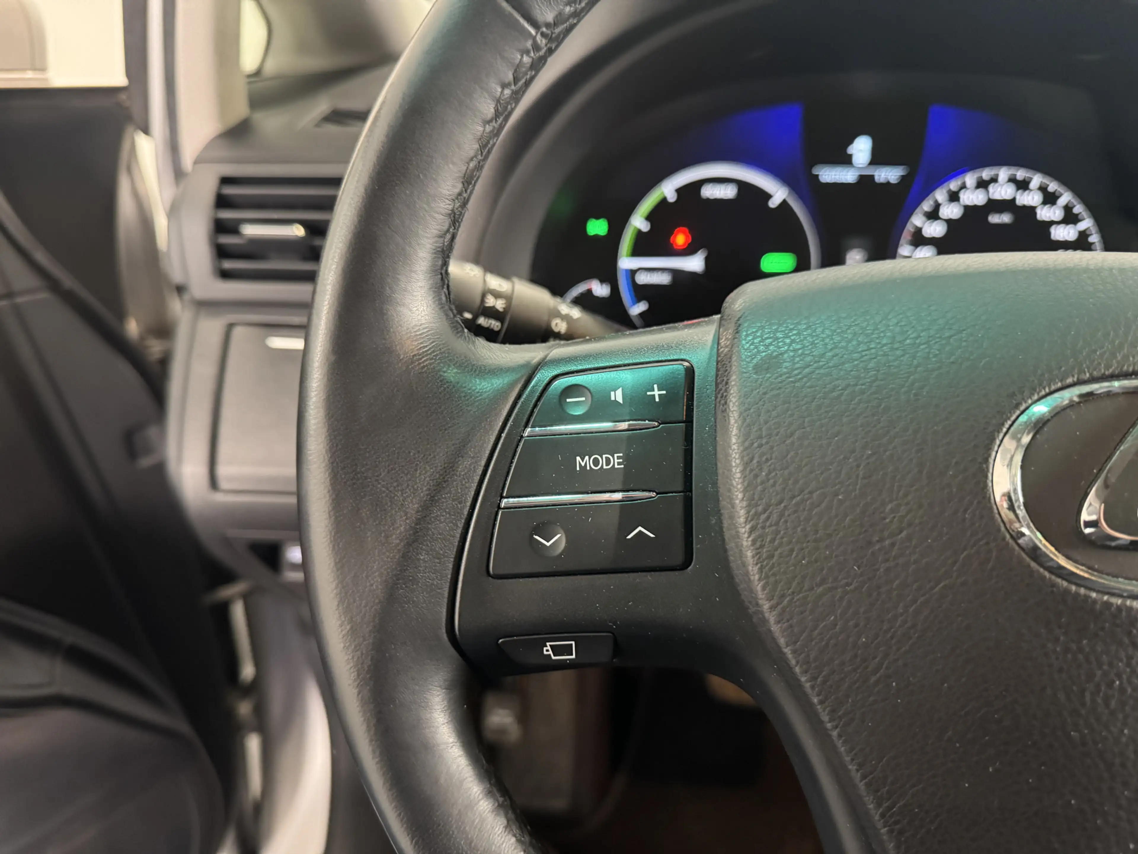 Lexus RX 450h 4WD Executive — photo 13