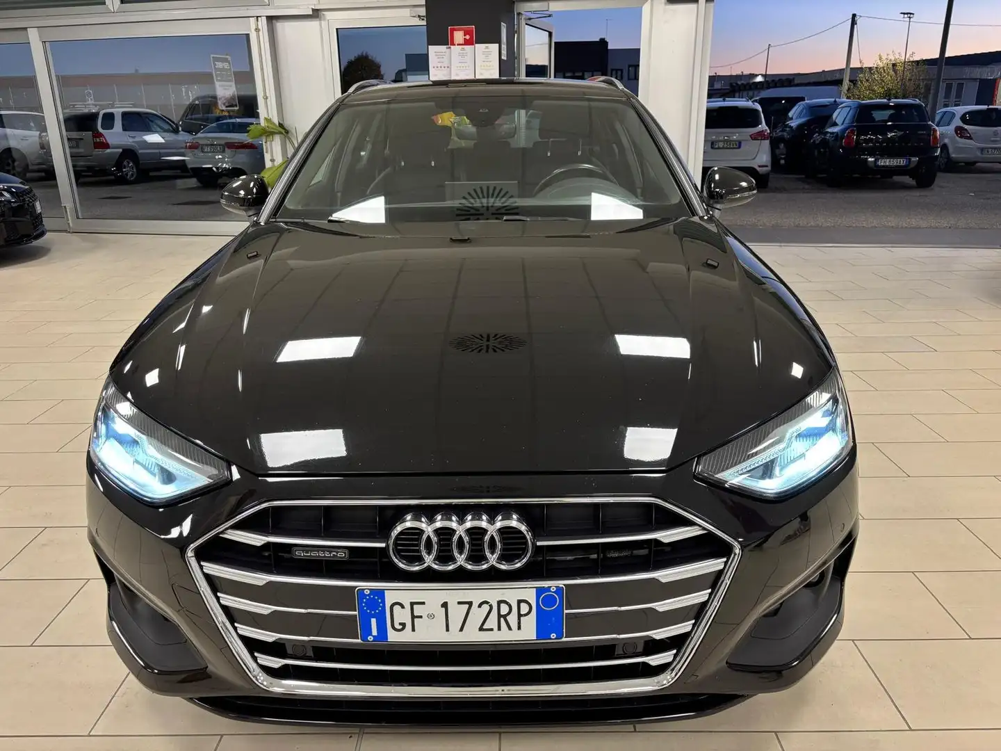 Audi A4 Avant 40 2.0 tdi S line quattro 204cv IvaEsp UnPro Nero - 2
