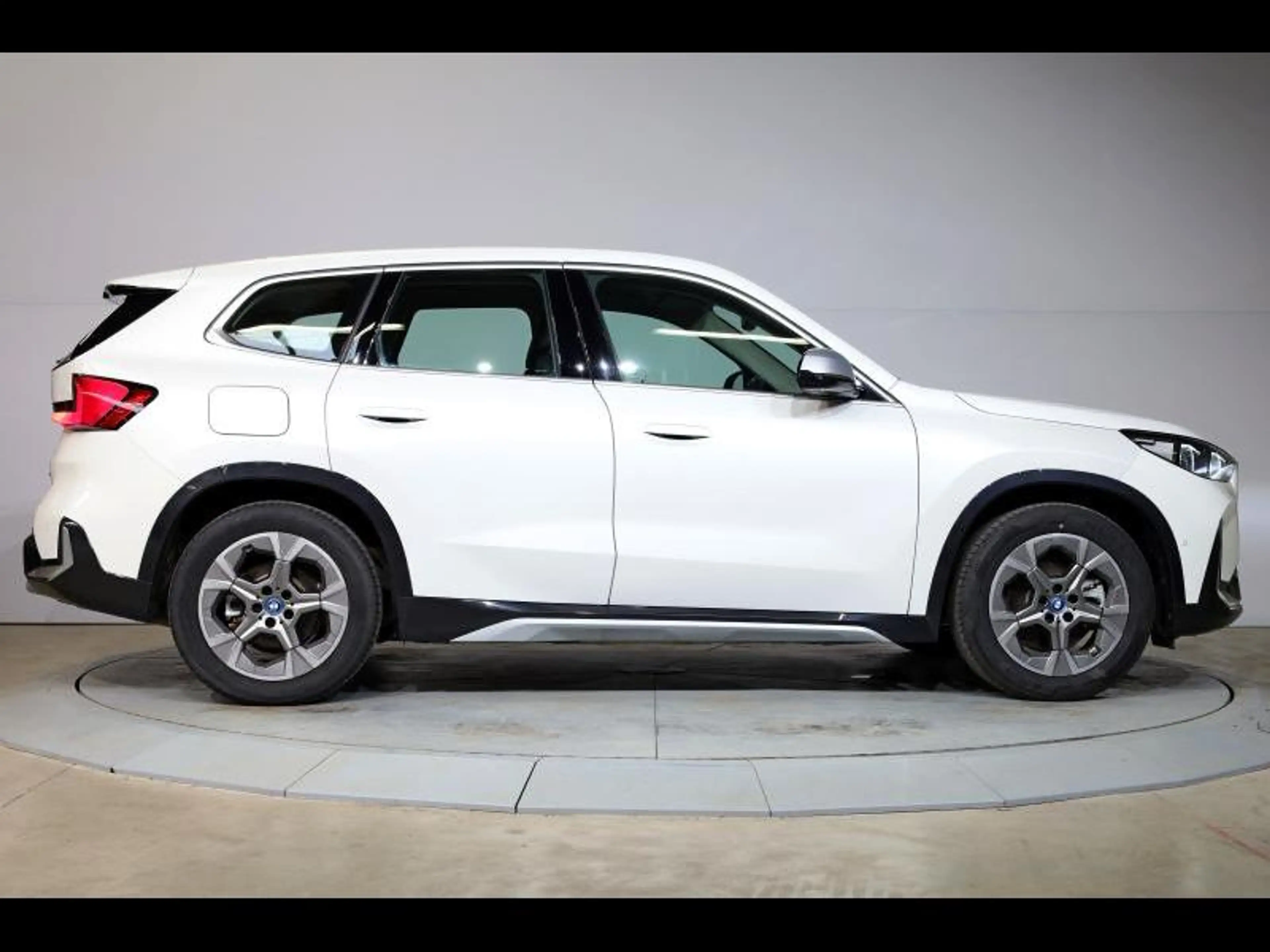 BMW iX1 xDrive30 iX1 xDrive 30 — photo 4