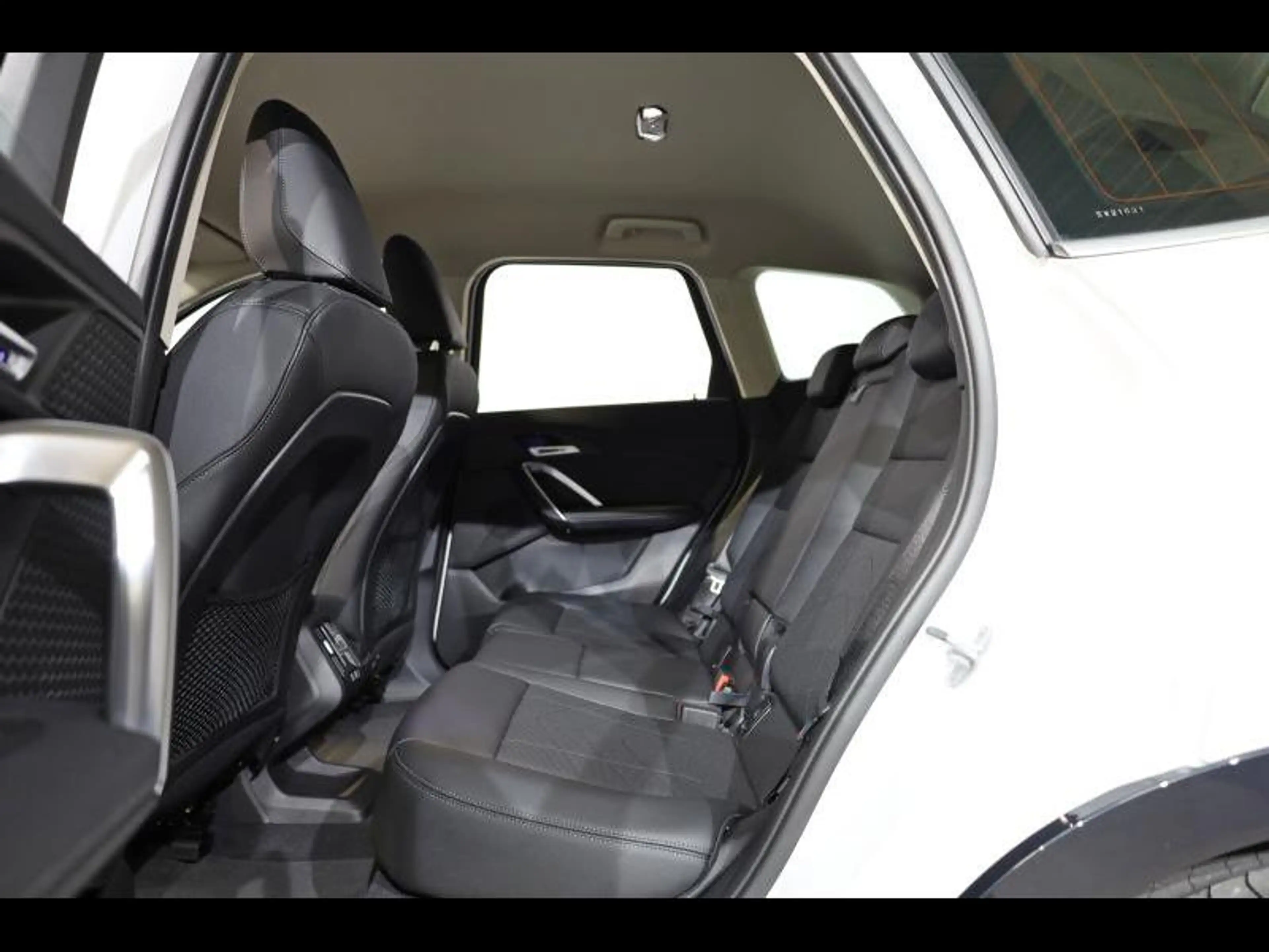 BMW iX1 xDrive30 iX1 xDrive 30 — photo 11