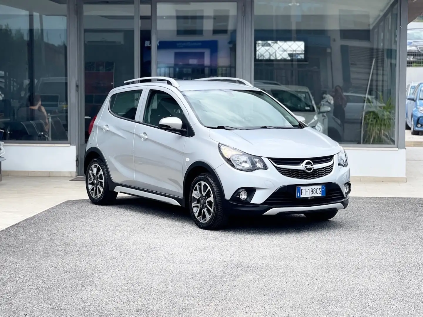 Opel Karl Rocks 1.0 Benzina 73CV E6 Neo. - 2018 Срібний - 1