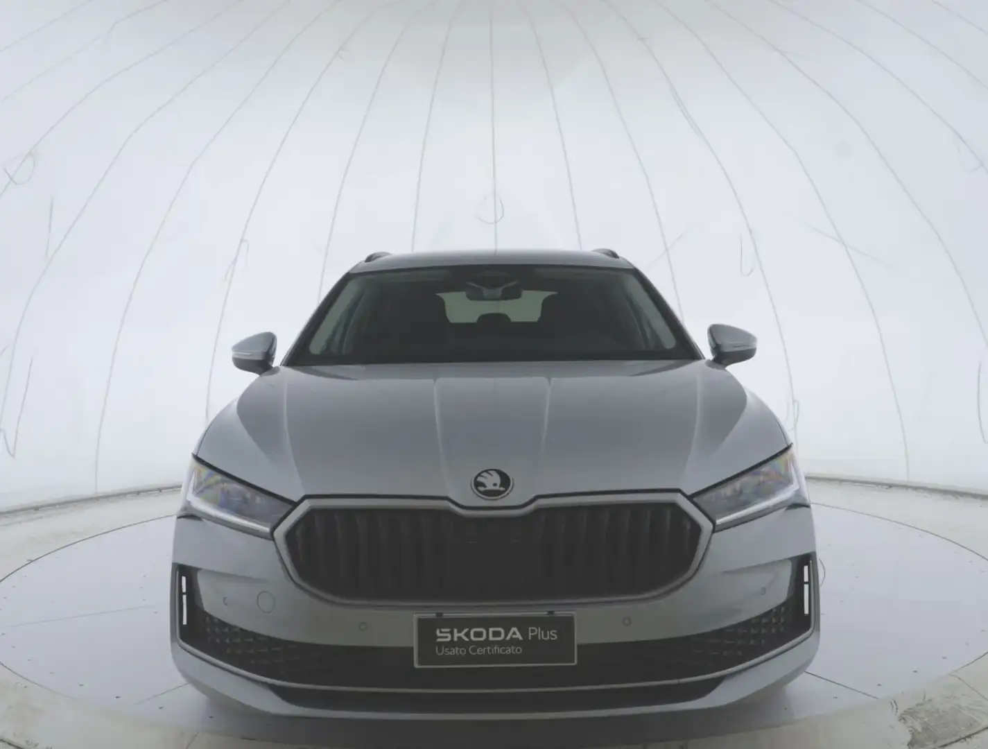 Skoda Superb 2.0 TDI DSG Wagon Selection Stříbrná - 2