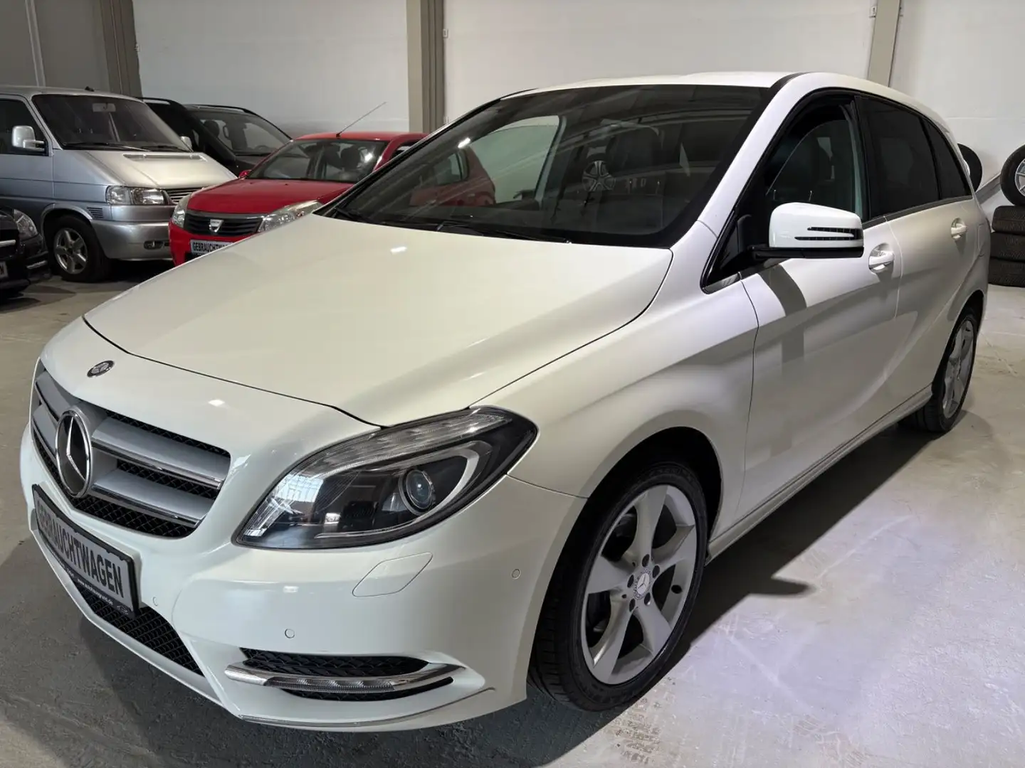 Mercedes-Benz B 180 BlueEfficiency*Navi*Leder*Xenon* Weiß - 1