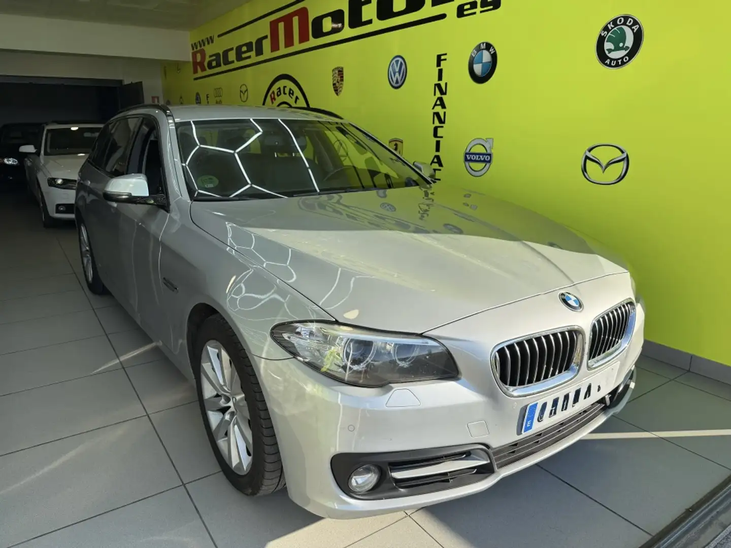 BMW 520 520dA Touring xDrive Gris - 1