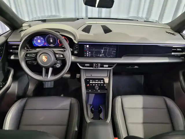 Porsche Macan view 12