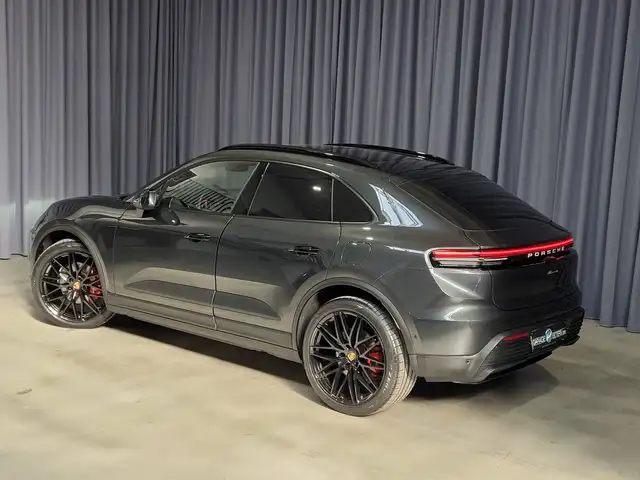 Porsche Macan view 9