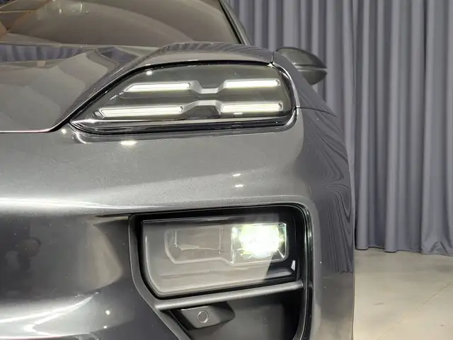 Porsche Macan view 8