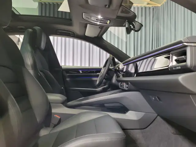 Porsche Macan view 10
