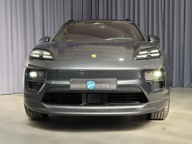 Porsche Macan view 5