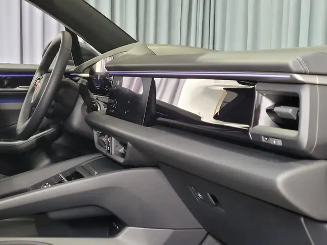 Porsche Macan view 11