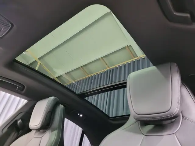 Porsche Macan view 15