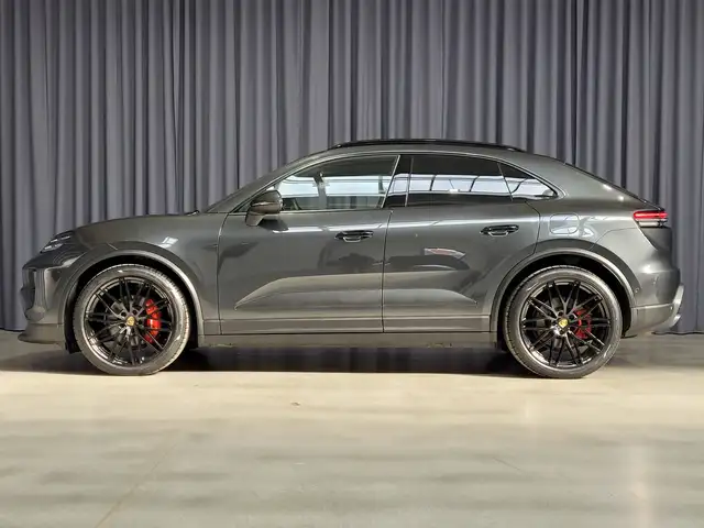Porsche Macan view 2