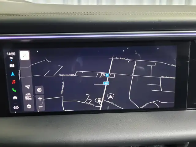 Porsche Macan view 13