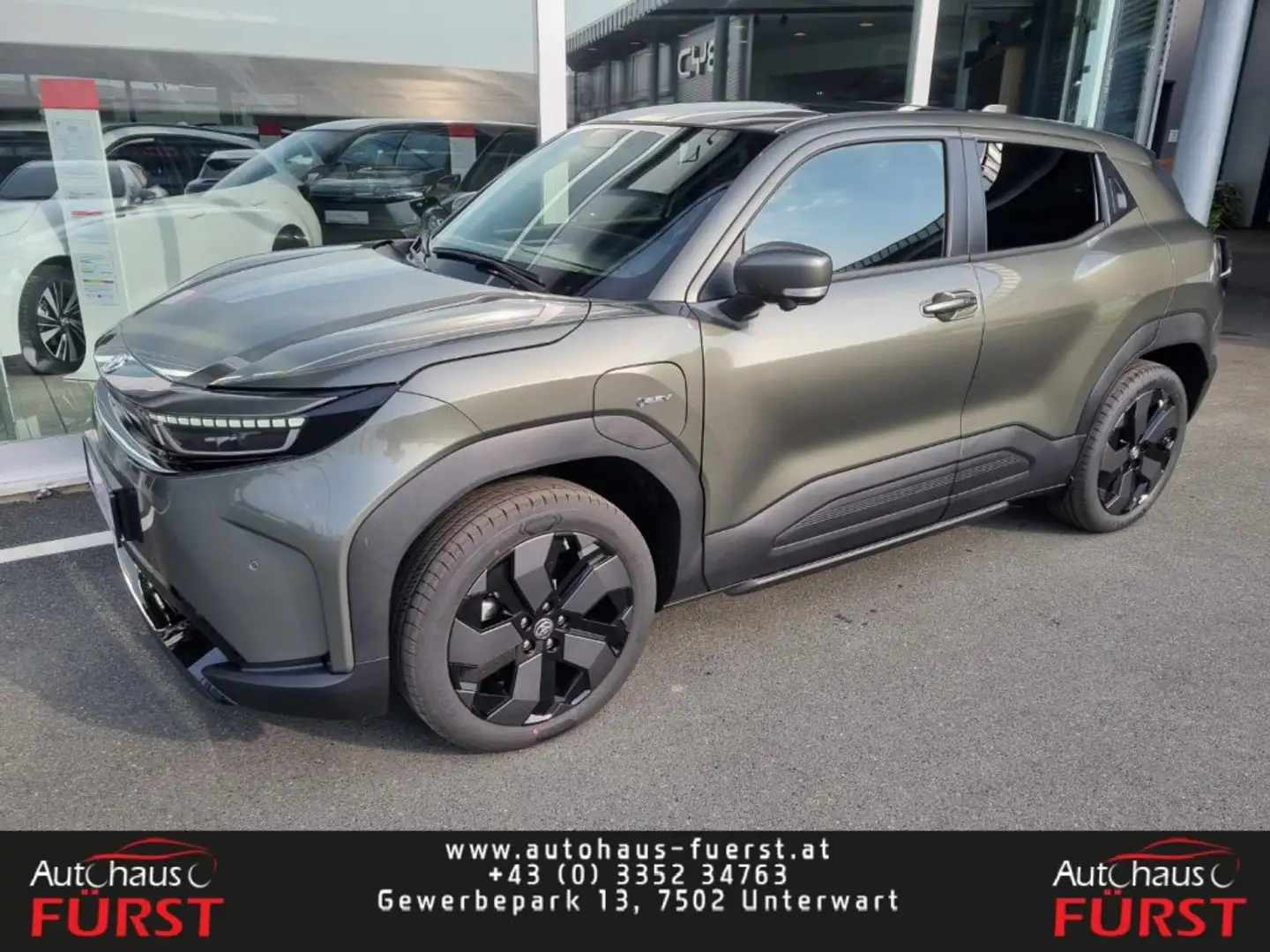 Toyota Urban Cruiser BEV 4x2 Lounge 128 kW Grün - 1