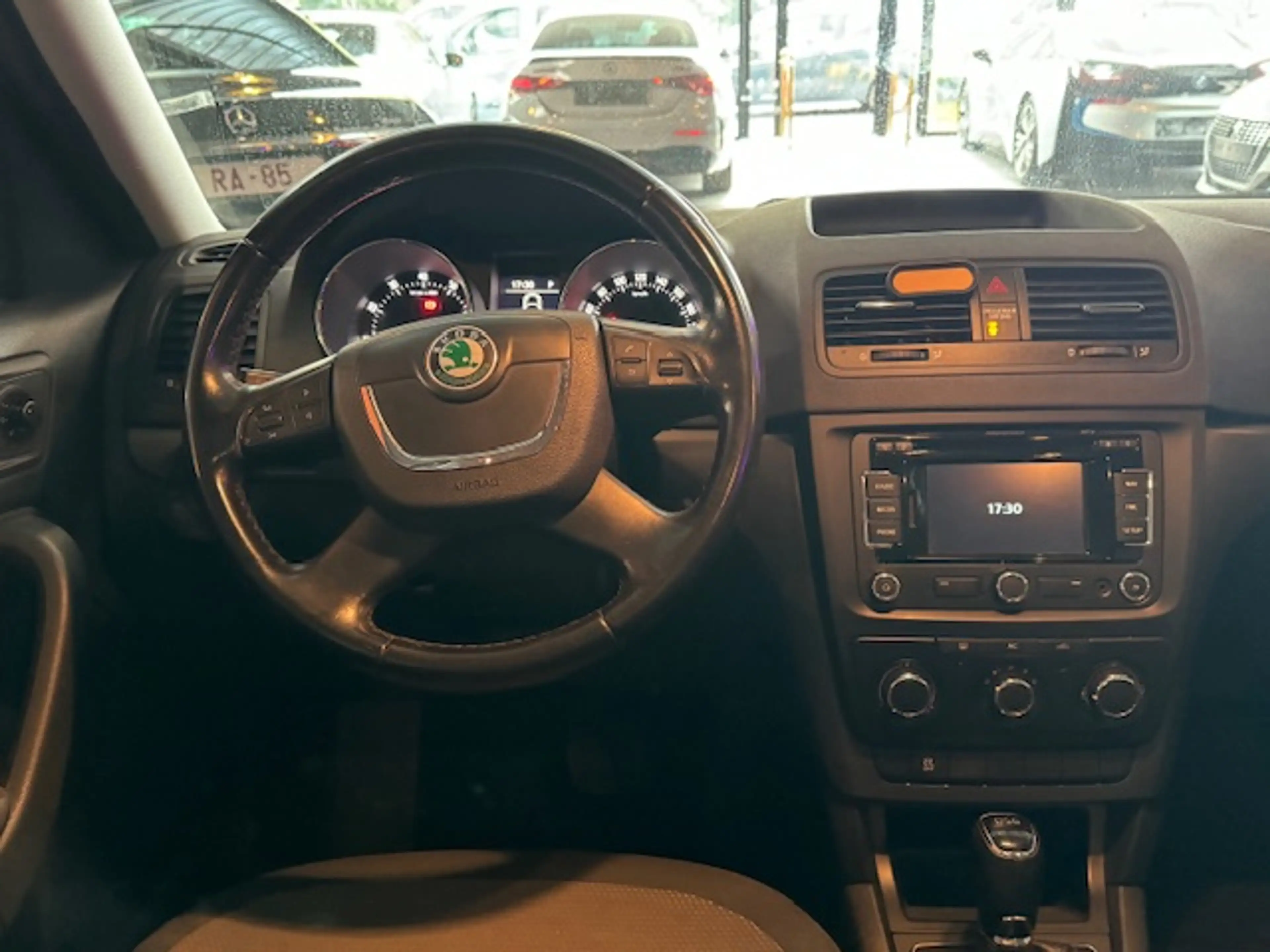 Skoda Yeti 1.2 AUTOMATIQUE DSG - A/C - MEDIA/TEL - GPS - JANTES — photo 15