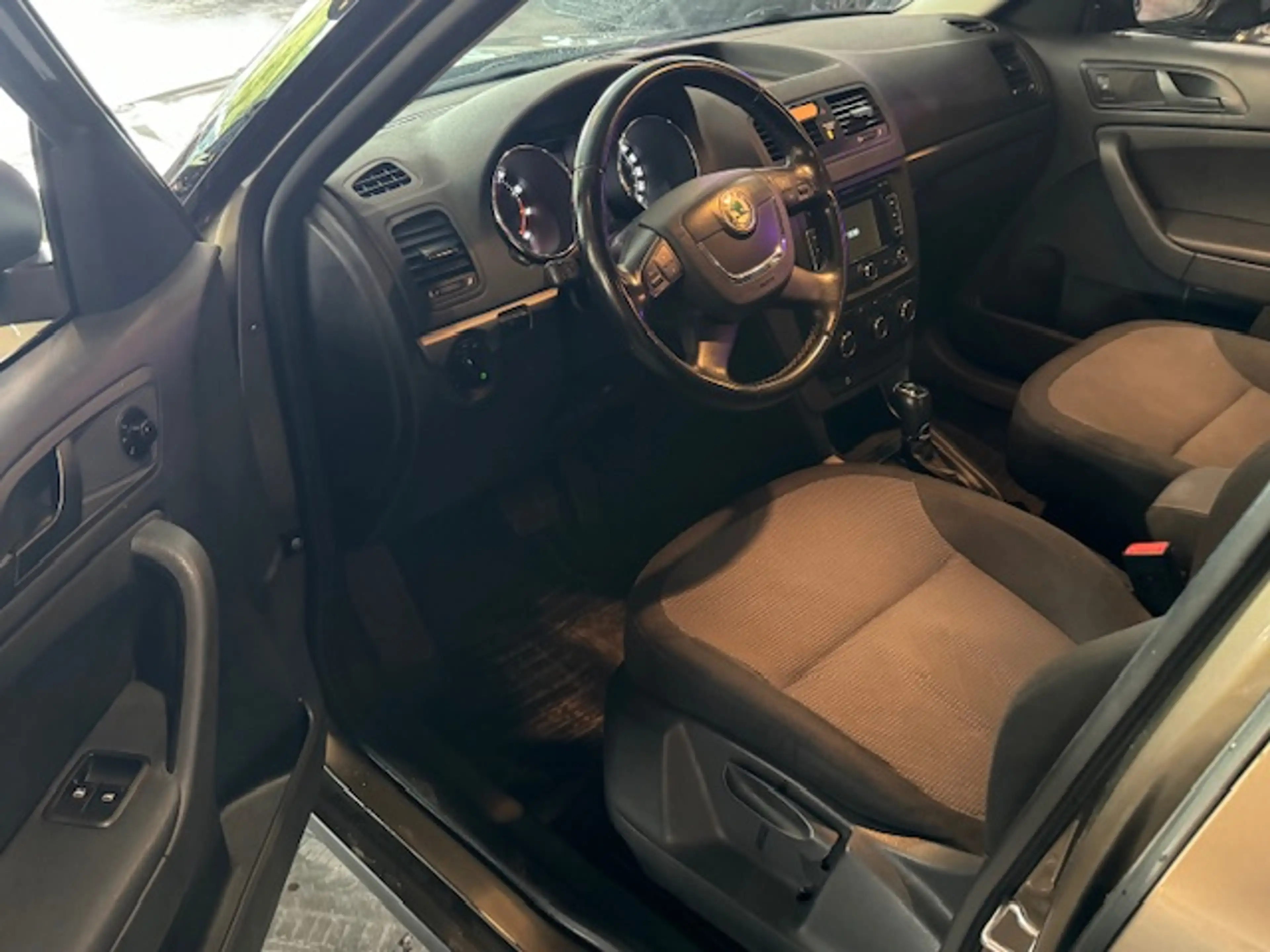 Skoda Yeti 1.2 AUTOMATIQUE DSG - A/C - MEDIA/TEL - GPS - JANTES — photo 11