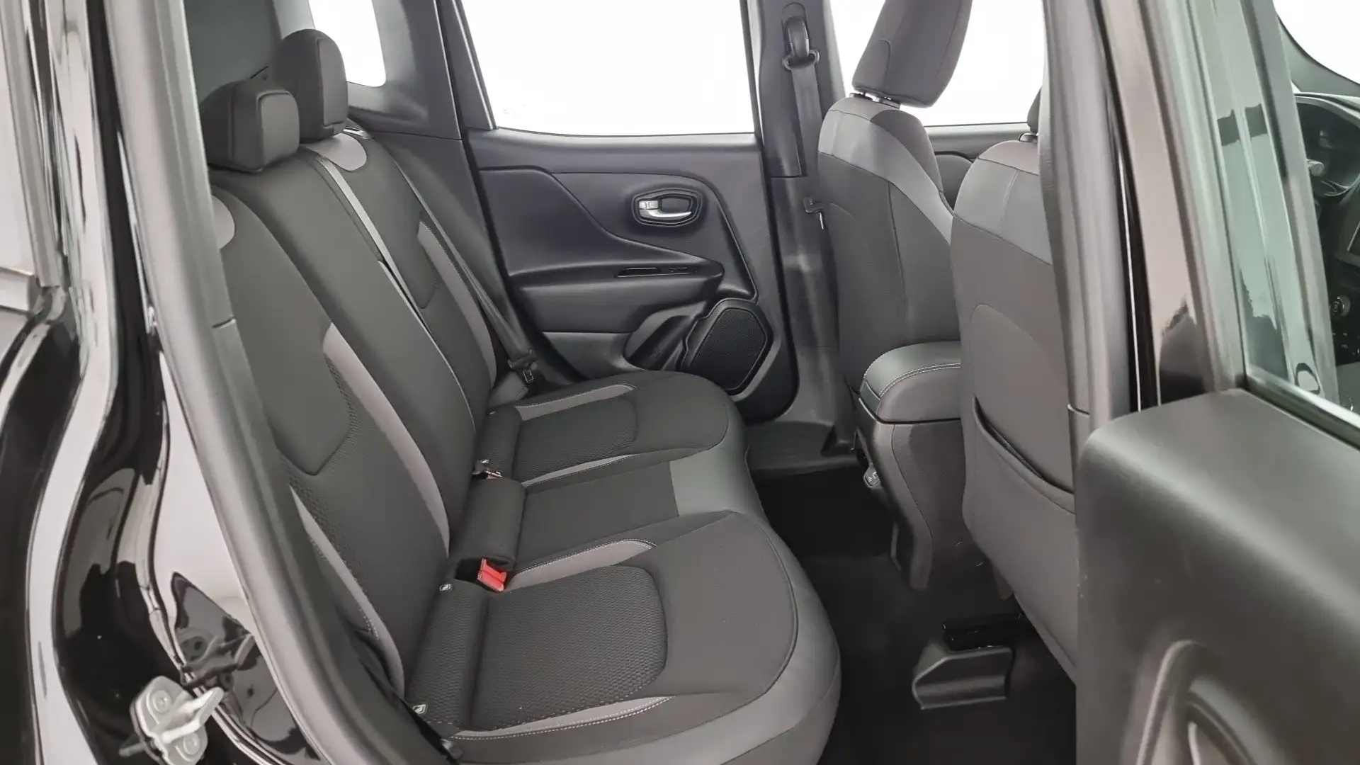 Jeep Renegade 1.3 T4 190CV PHEV 4xe AT6 Limited Schwarz - 2