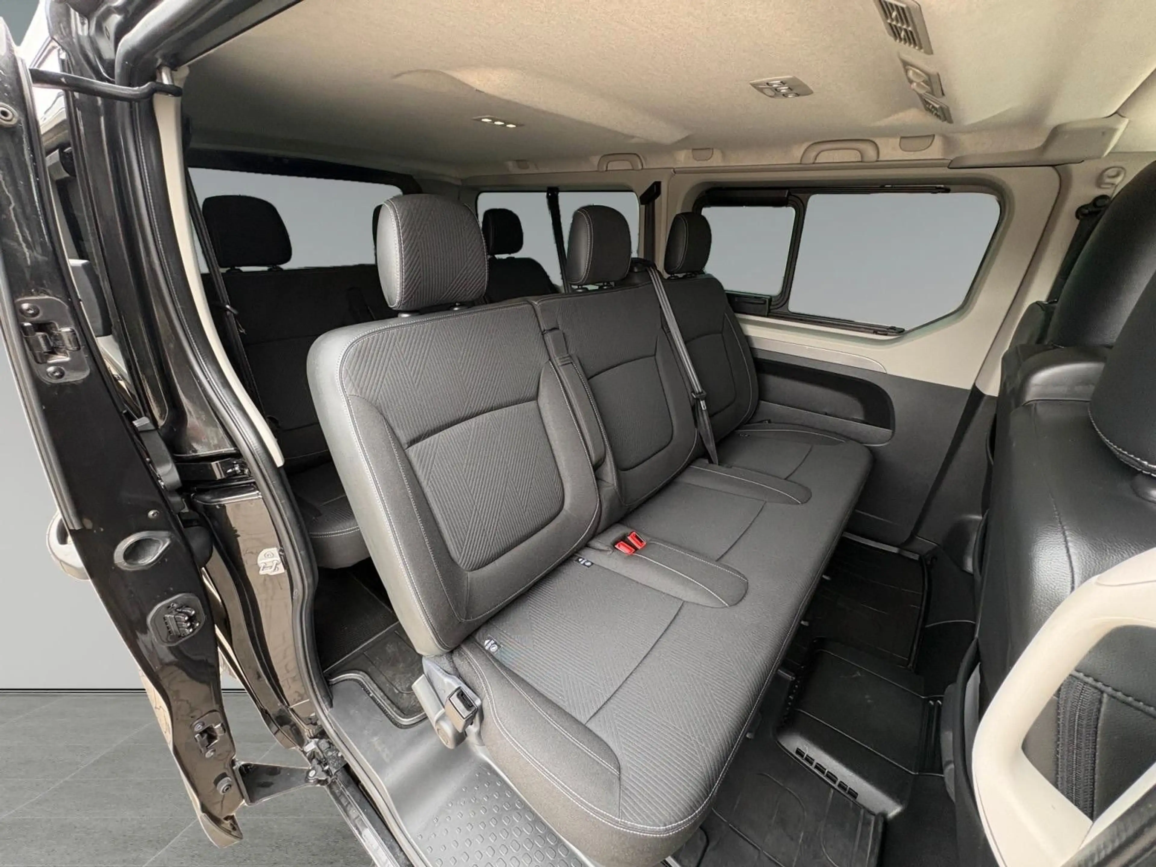 Renault Trafic Combi L2H1 3,0t  Life Navi 2xKlima R.Cam — photo 13