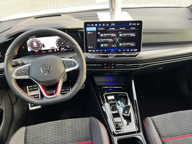Volkswagen Golf view 3