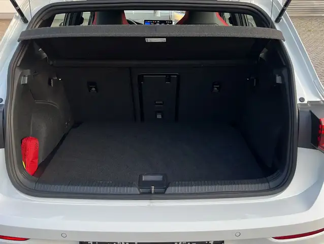 Volkswagen Golf view 18