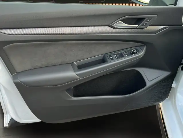 Volkswagen Golf view 9