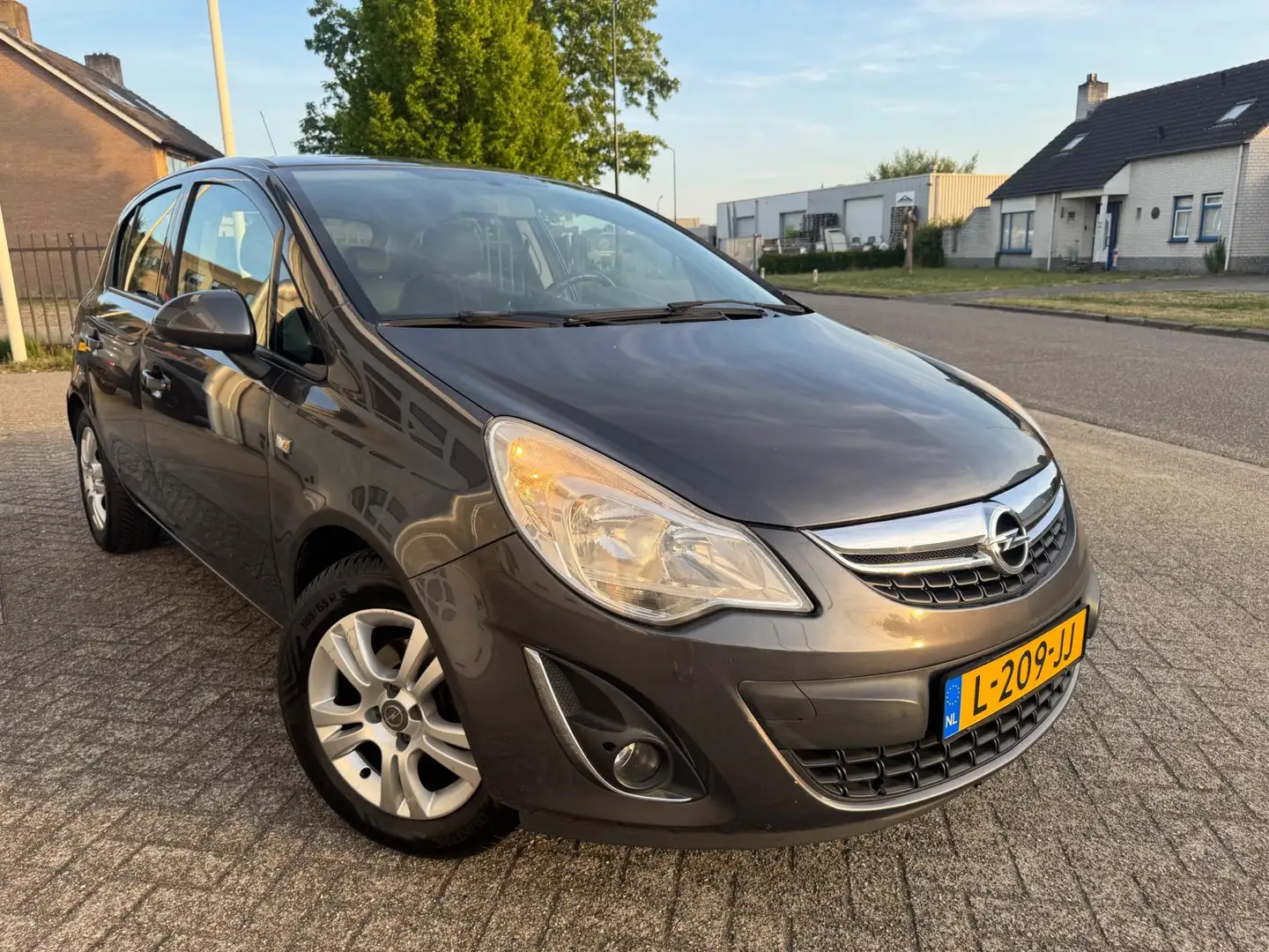 Opel Corsa 1.2-16V Rhythm Airco,Cruise Control, NEW APK Grijs - 2