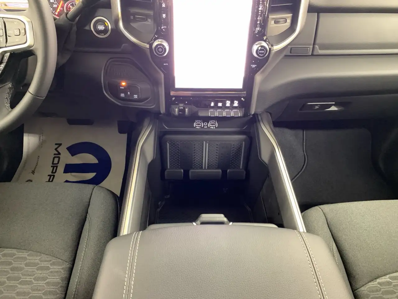 RAM 2500 снимка RAM 2500