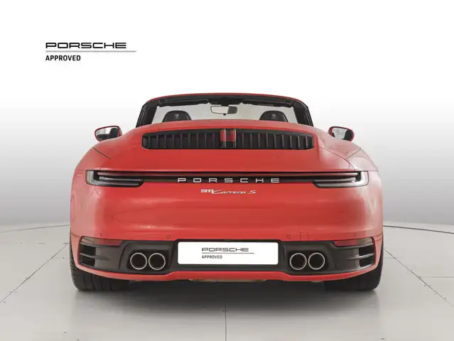Porsche 911 view 4