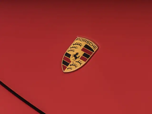 Porsche 911 view 22