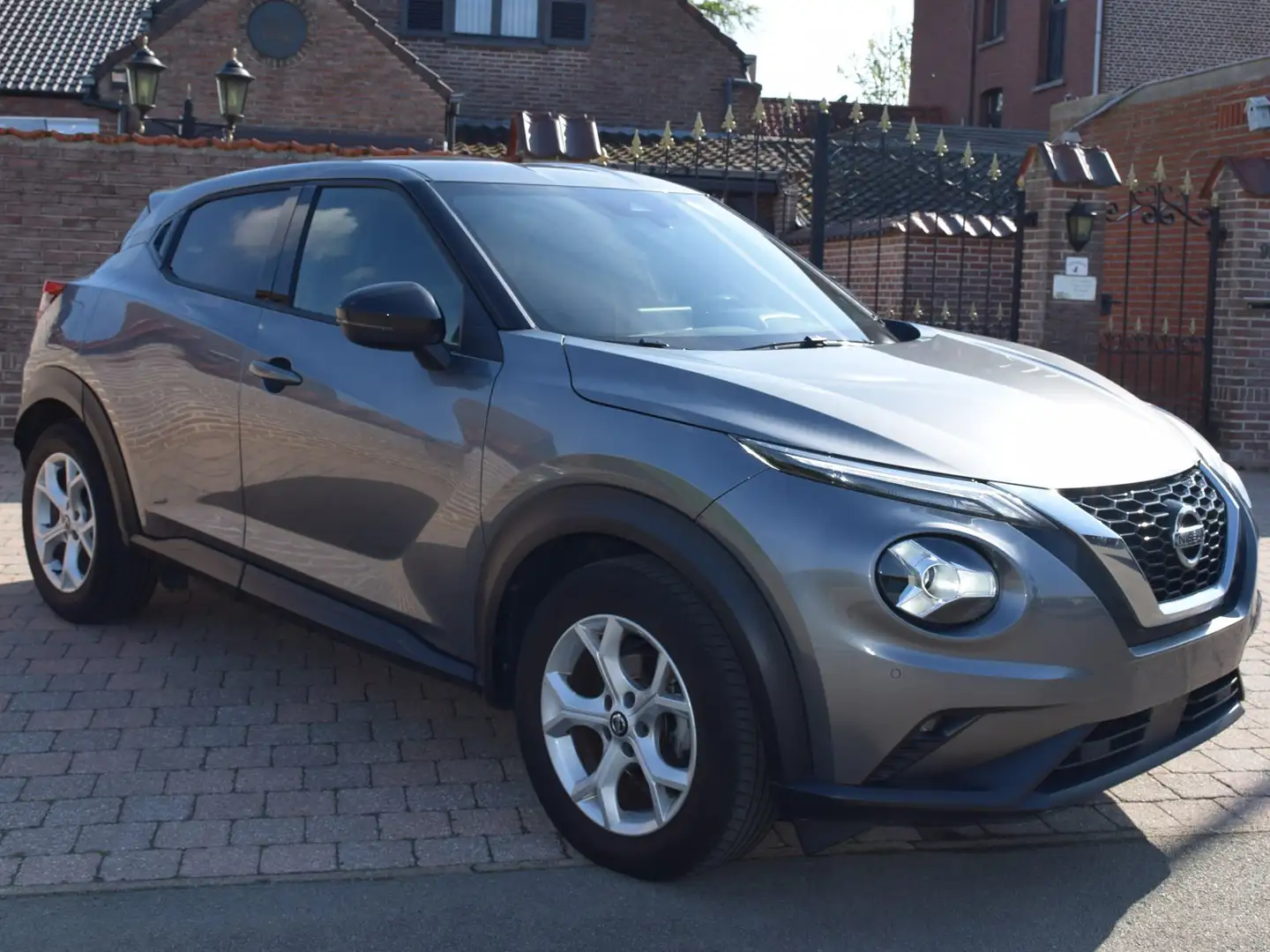 Nissan Juke 1.0 DIG-T 2WD N-Connecta DCT AUTOMAAT Gri - 1