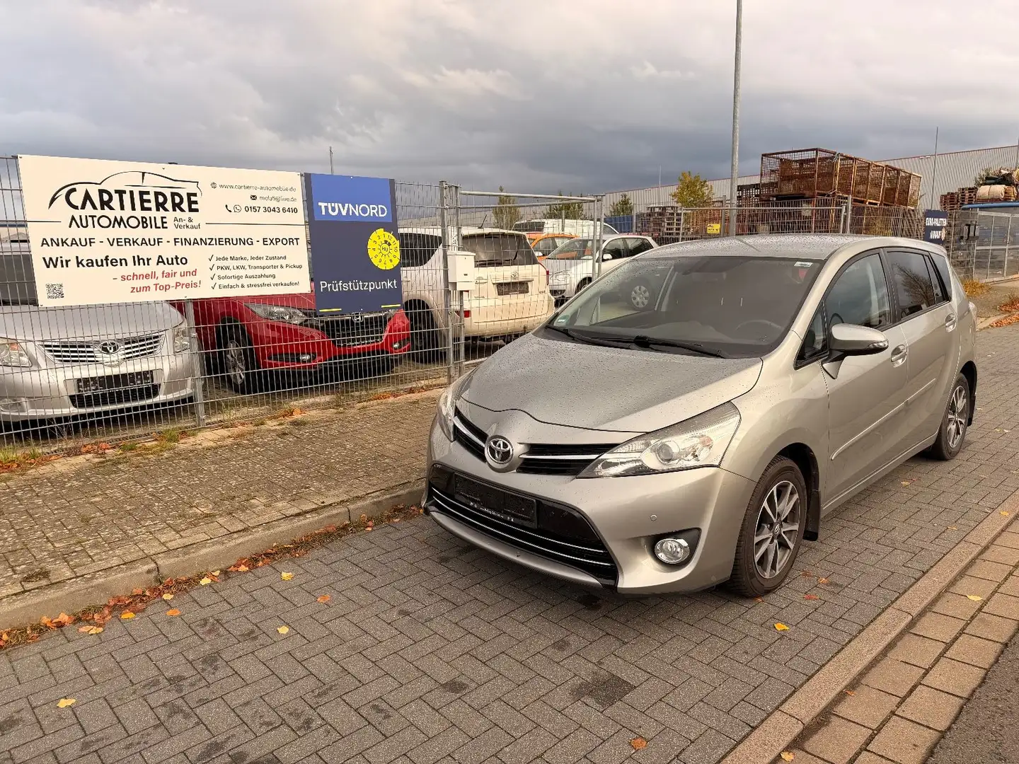 Toyota Verso Life 1,8L *2.Hand*EURO5*AHK*AUTOMATIK*ALU* Grau - 1