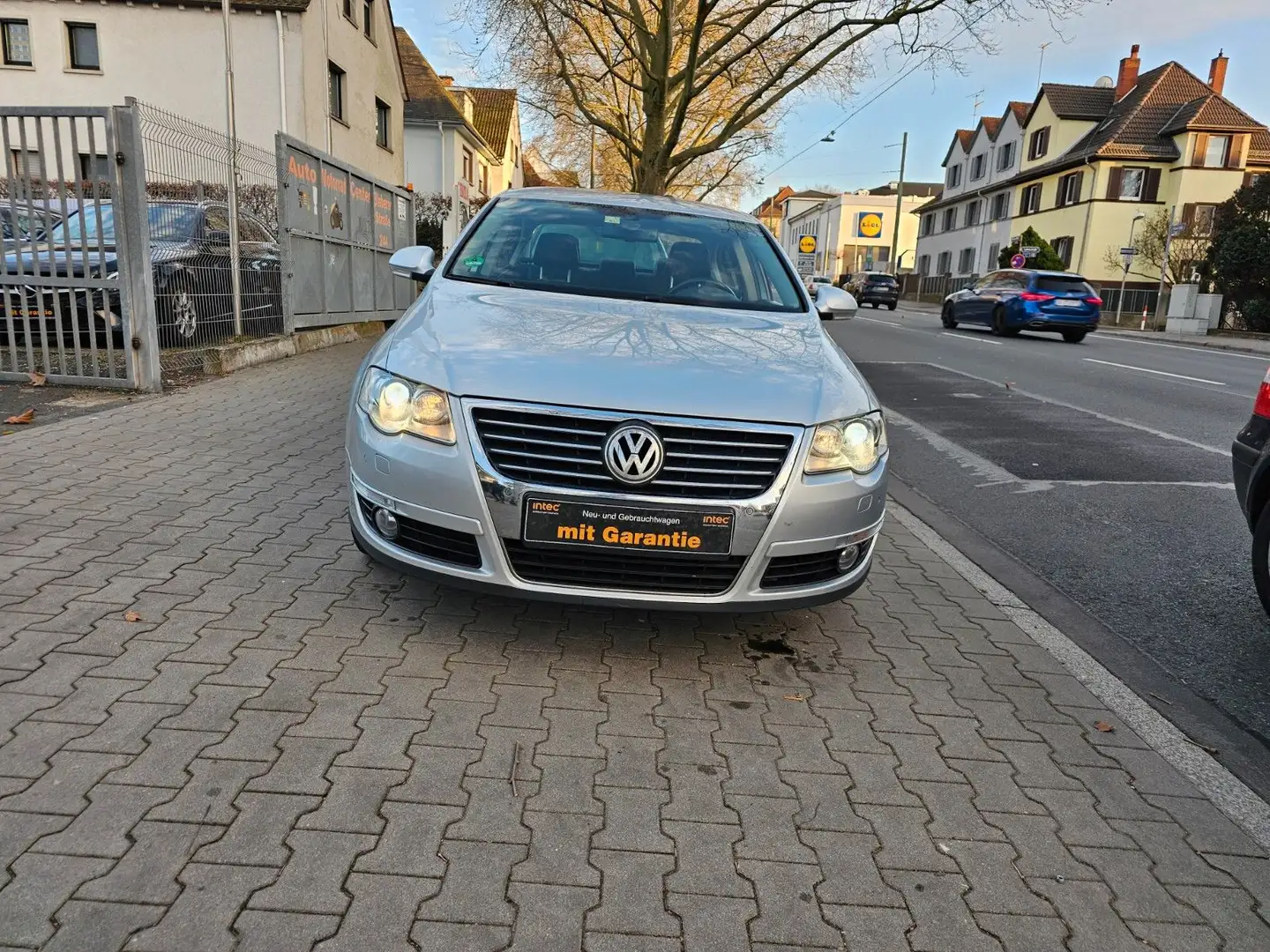 Volkswagen Passat Lim. Highline ,Autom,Klima,MFL,PDC,Xenon Argent - 1
