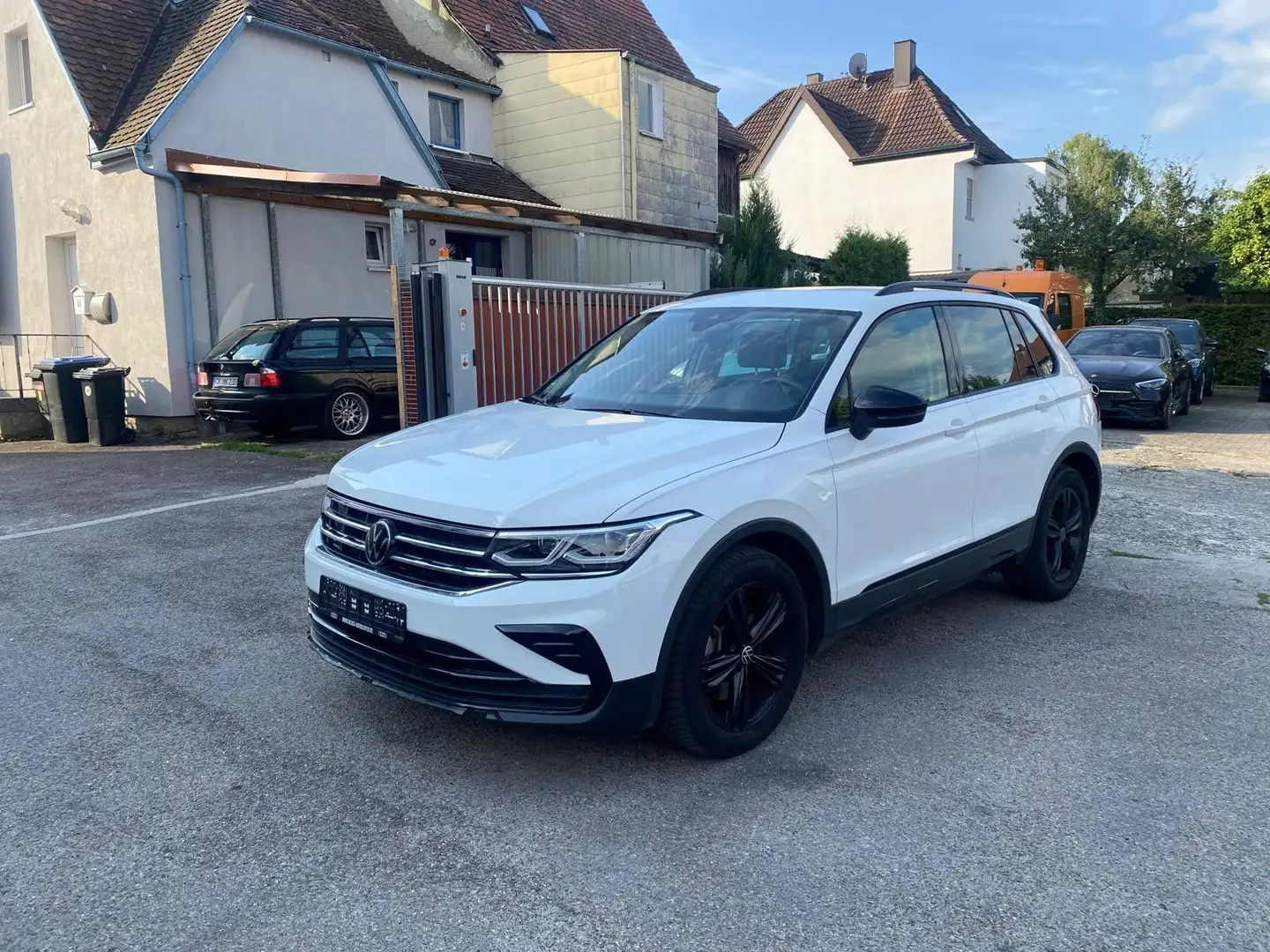 Volkswagen Tiguan Urban Sport 4Motion Weiß - 1