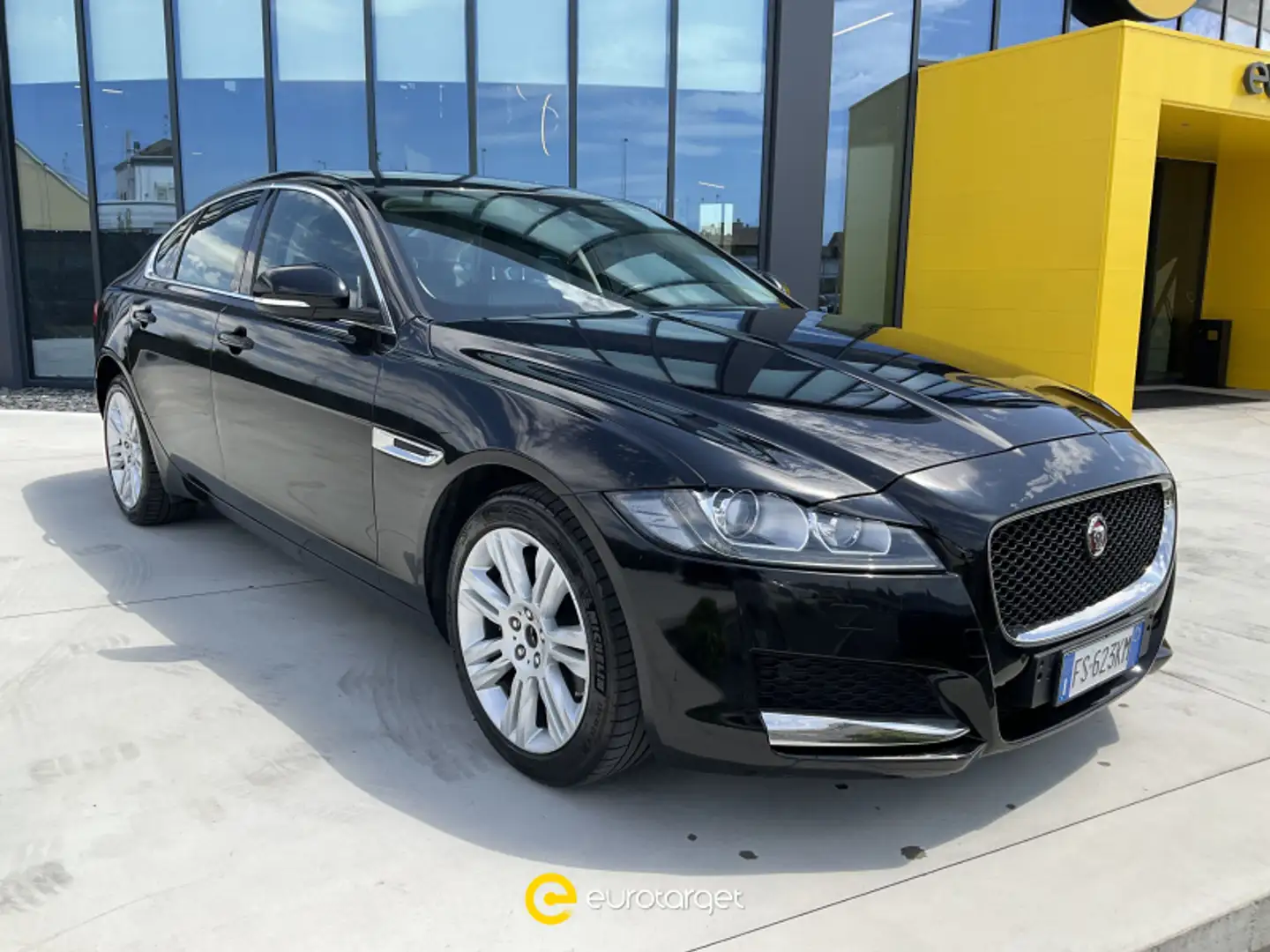 Jaguar XF 2.0 D 180 CV aut. R-Sport Nero - 1