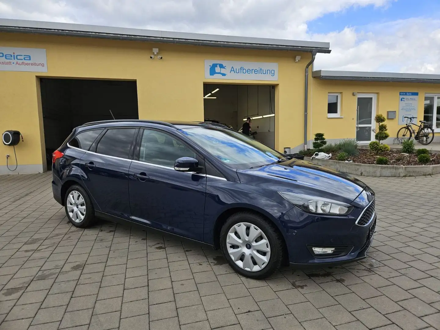 Ford Focus Turnier Cool & Connect*Navi*SHZ*PDC* Blau - 1