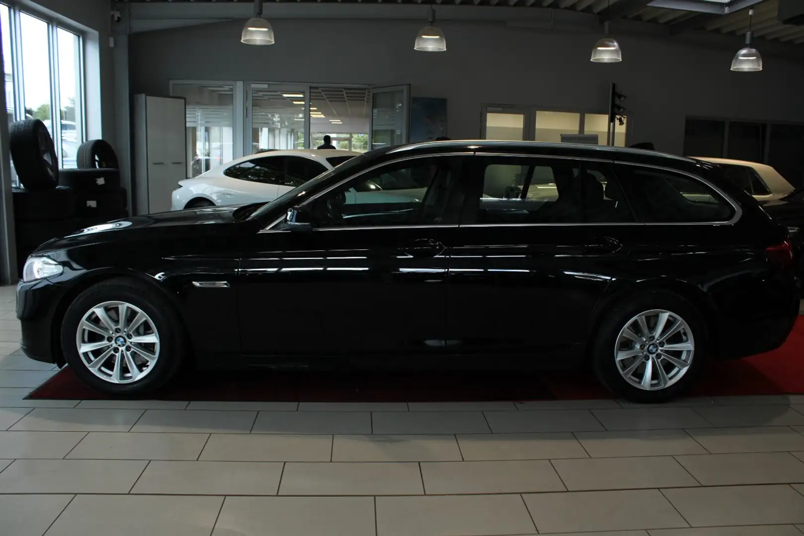 BMW 530 d xDrive 4xSITZHEIZUNG*Navigations-Paket* Schwarz - 2