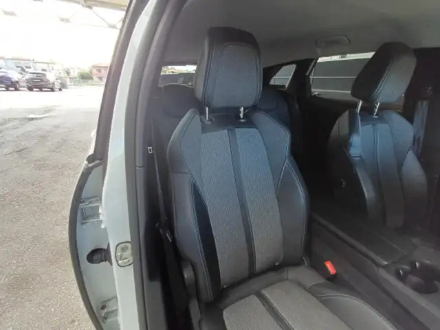 Peugeot 3008 view 10