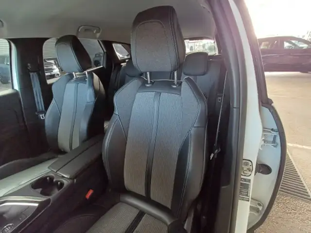 Peugeot 3008 view 9