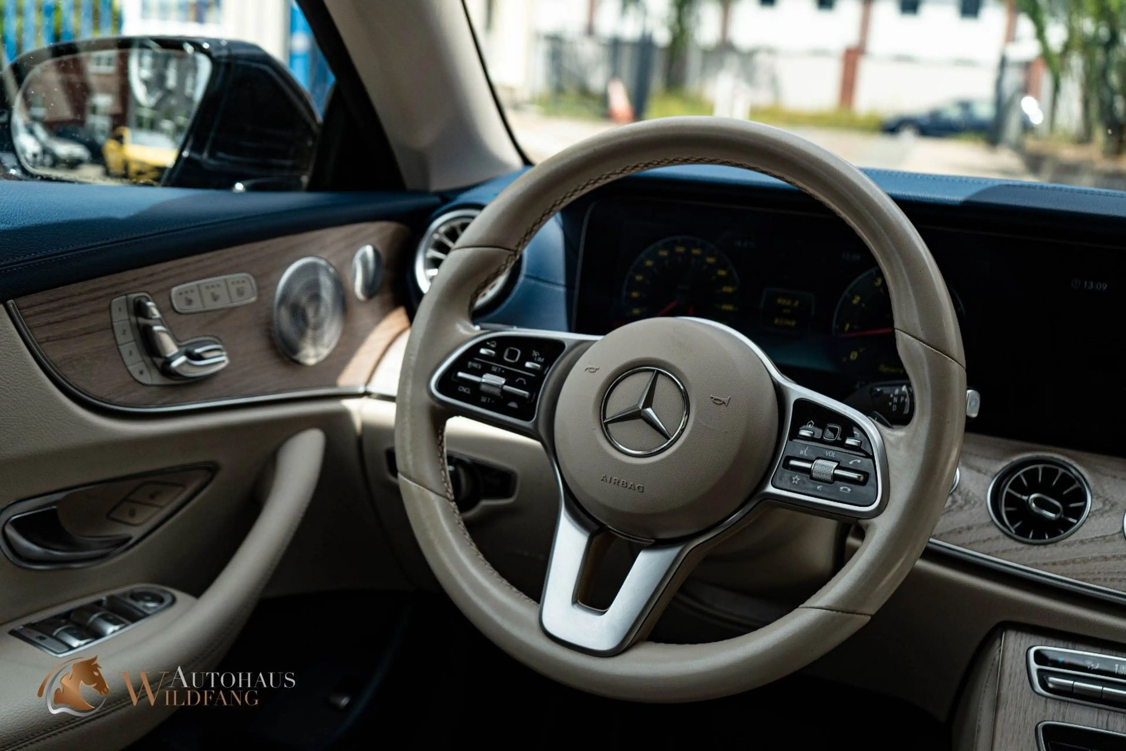Mercedes-Benz E 200 E200 BURMESTER+LED+MEMORY+AIRSCARF+LEDER+DISTR. — photo 12