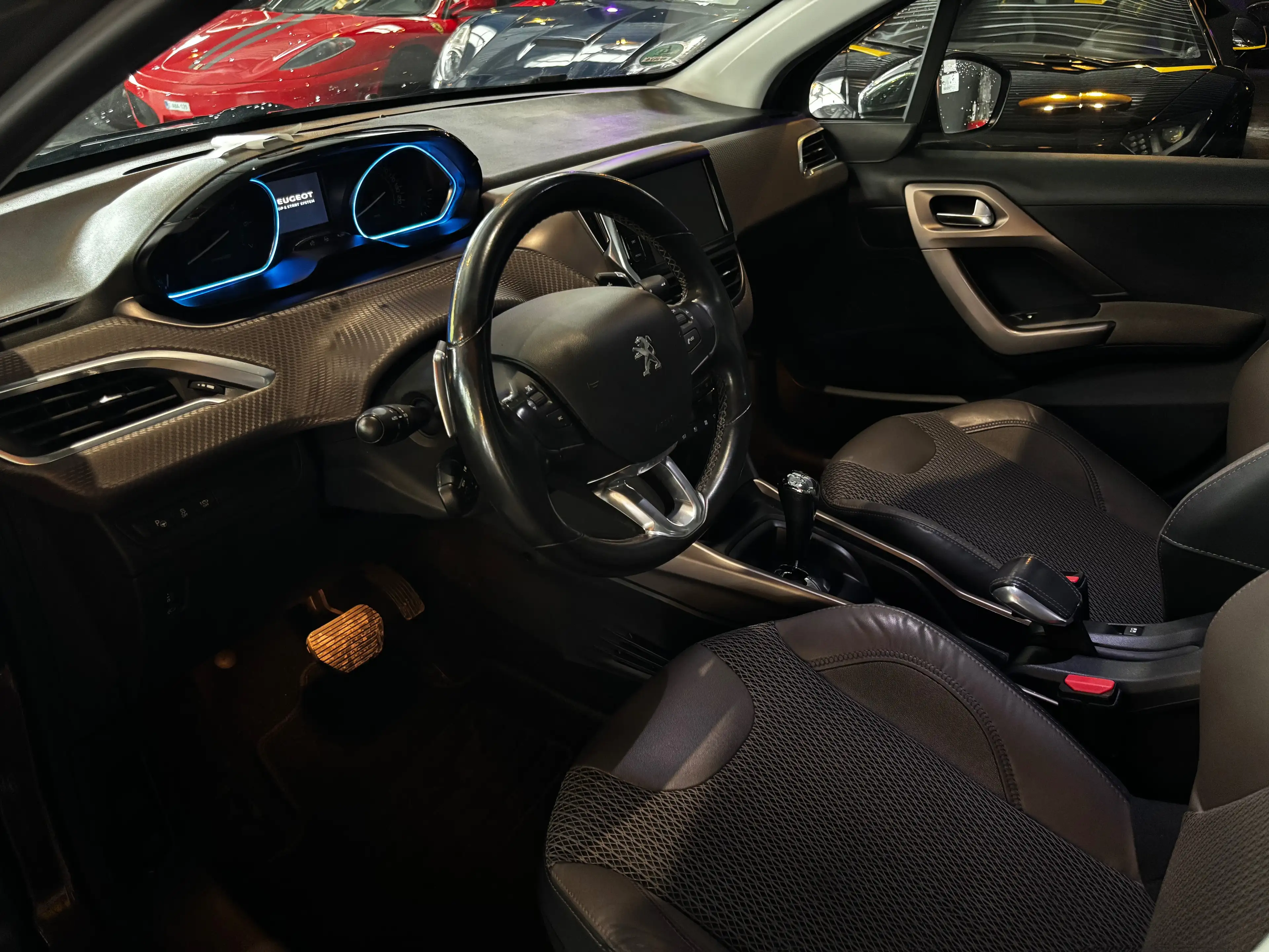 Peugeot 2008 2008 1.6i Allure / AUTOMATIQUE /12 MOIS DE GARANTIE — photo 4