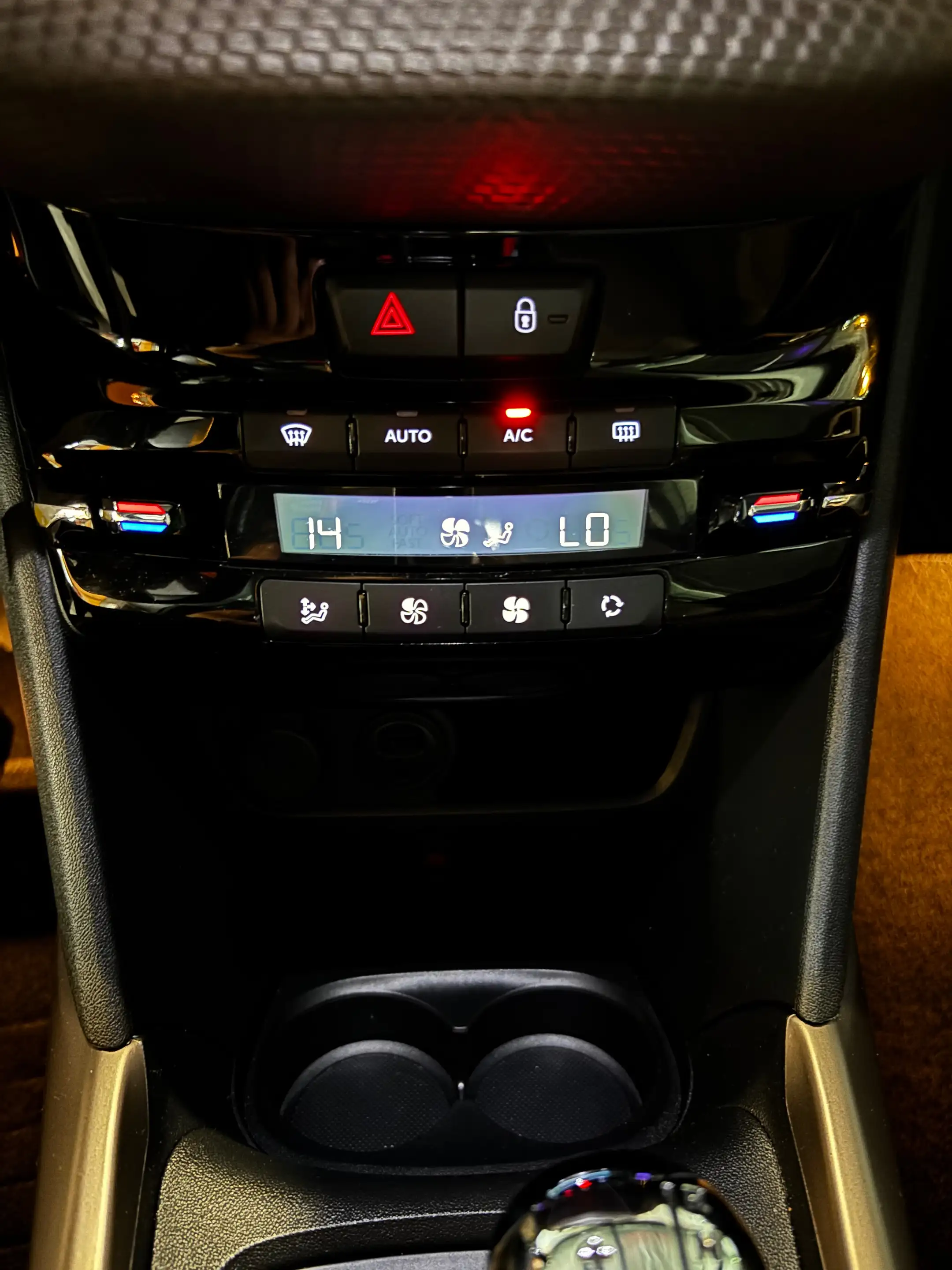 Peugeot 2008 2008 1.6i Allure / AUTOMATIQUE /12 MOIS DE GARANTIE — photo 9